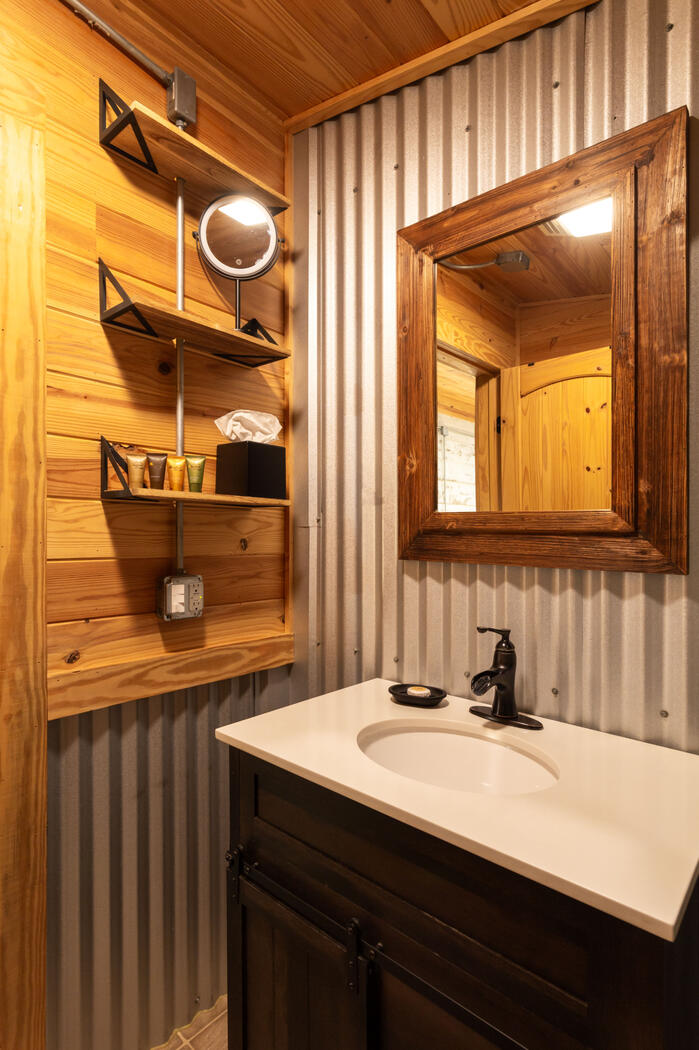 star buck cabin: bathroom